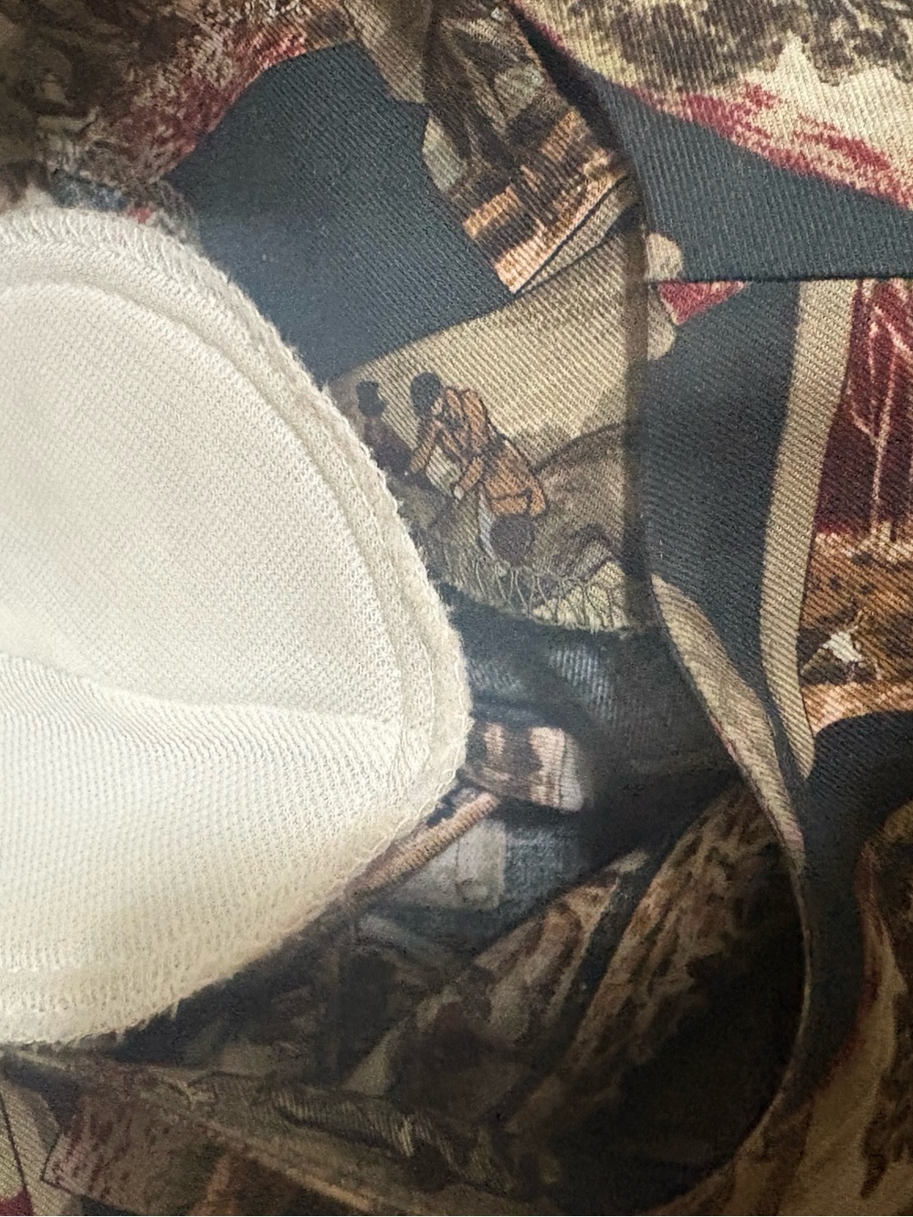 80s Rapport long sleeve top and skirt set w/ hunting horse and hounds print. - Picture 4 of 7